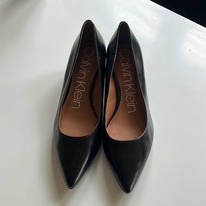 Calvin Klein kitten heels low pumps Black size 8.5